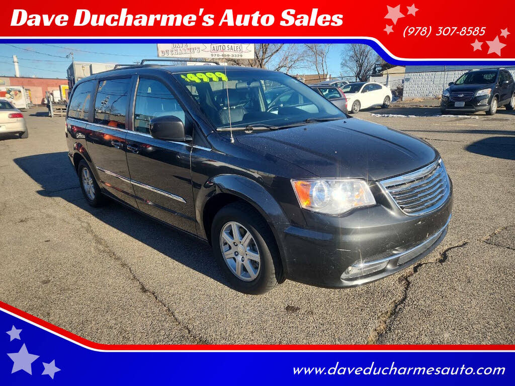 2011 Chrysler Town & Country Touring FWD