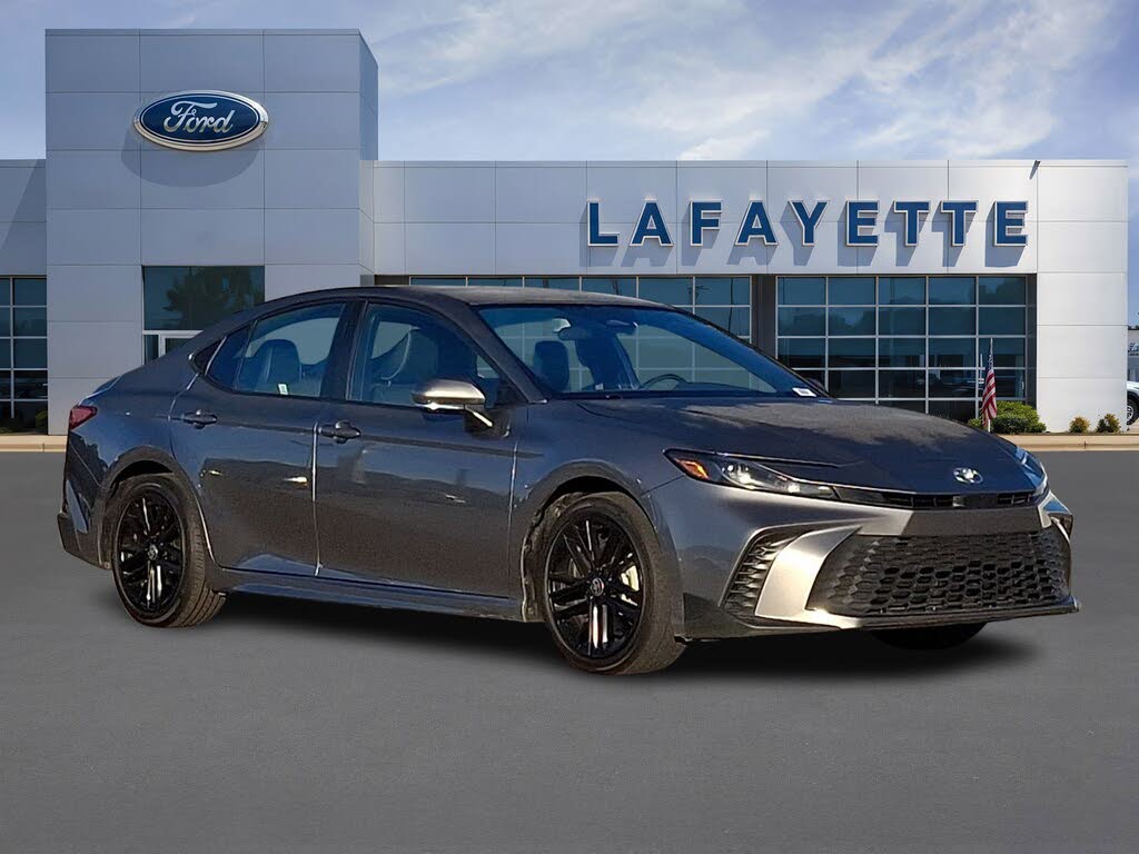 2025 Toyota Camry SE FWD