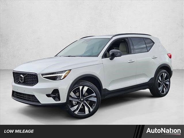 2025 Volvo XC40 B5 Plus Dark Theme AWD