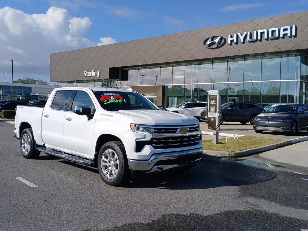 2023 Chevrolet Silverado 1500 LTZ Crew Cab 4WD