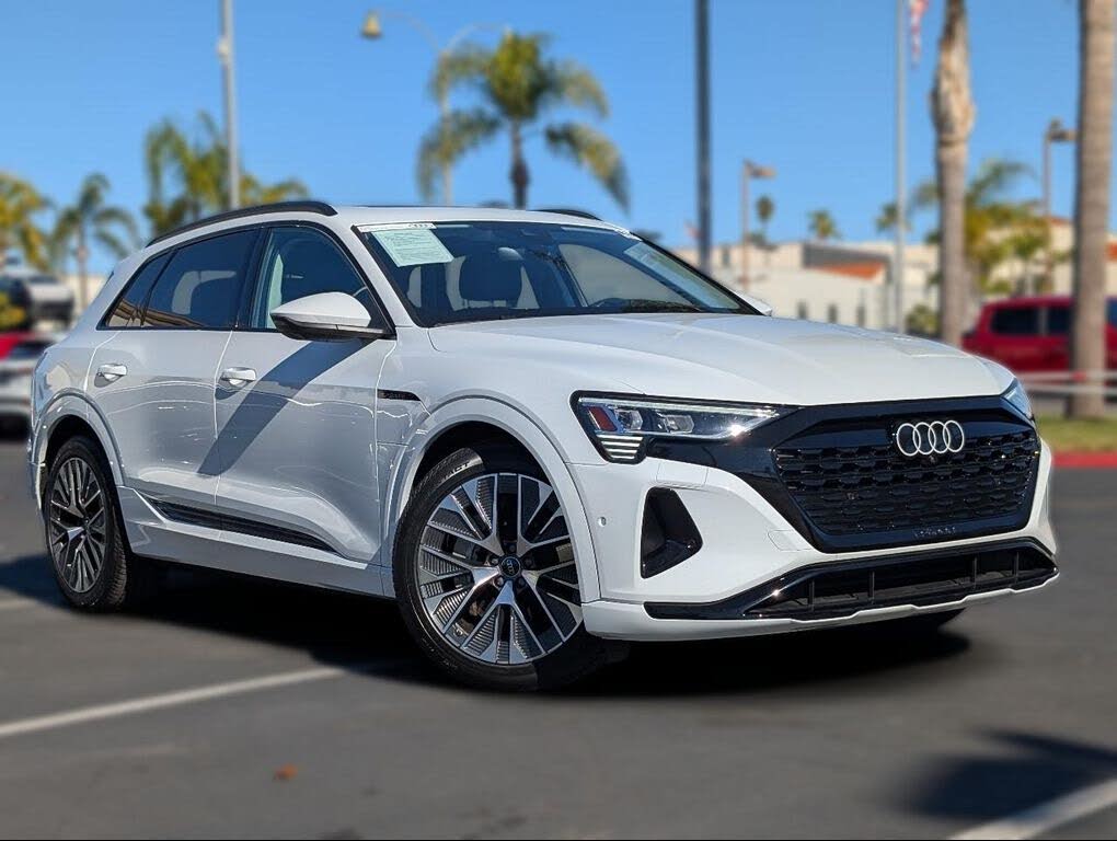 2024 Audi Q8 e-tron quattro Premium Plus AWD