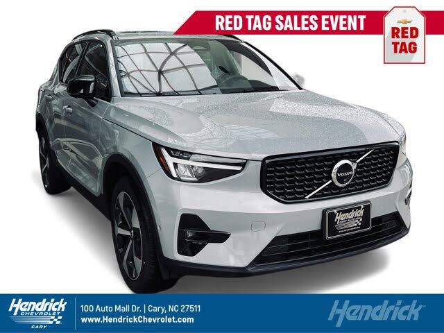 2025 Volvo XC40 B5 Plus Dark Theme AWD