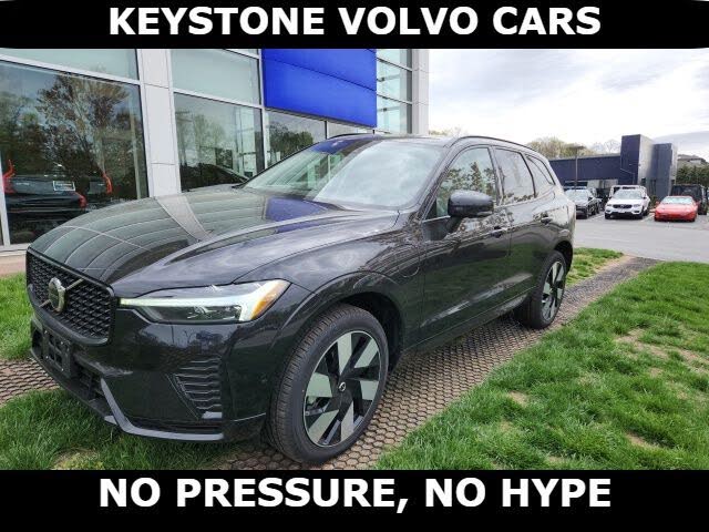 2025 Volvo XC60 Recharge T8 Plus Dark Theme eAWD