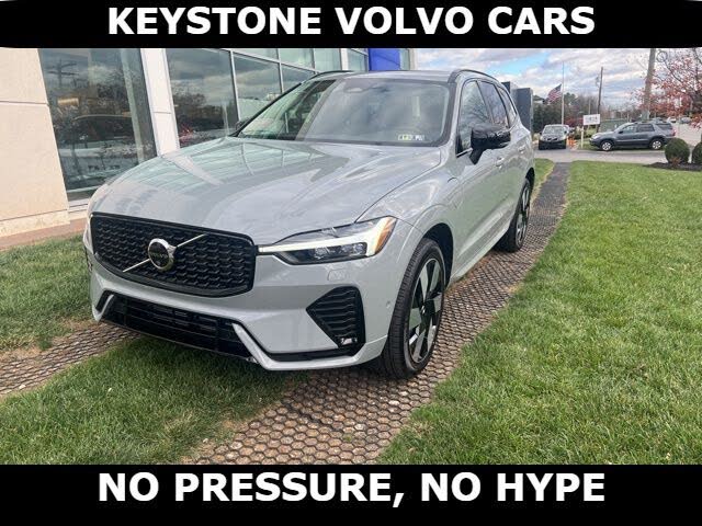 2025 Volvo XC60 Recharge T8 Plus Dark Theme eAWD