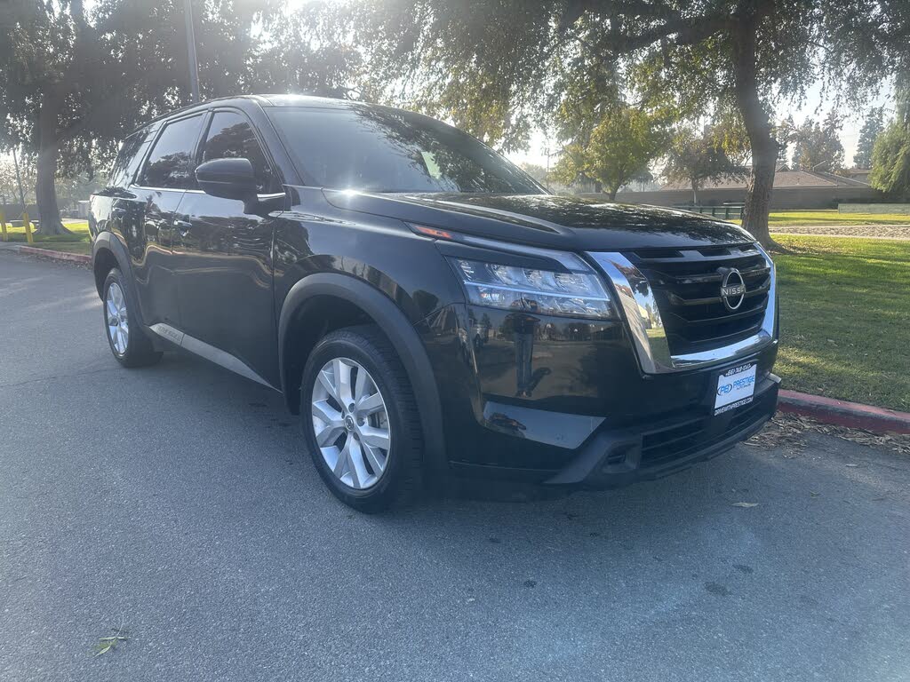 2022 Nissan Pathfinder S FWD
