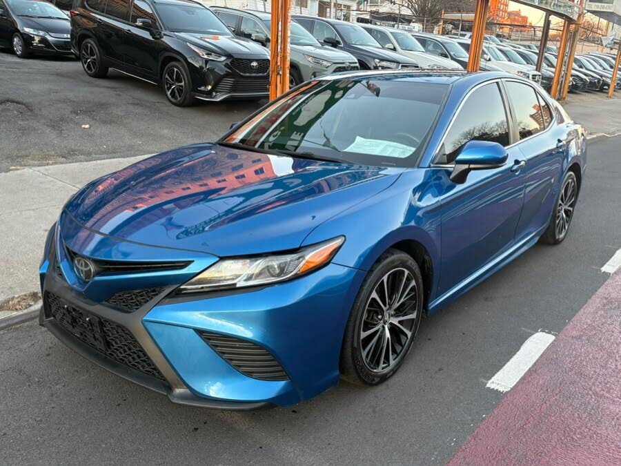 2020 Toyota Camry SE FWD