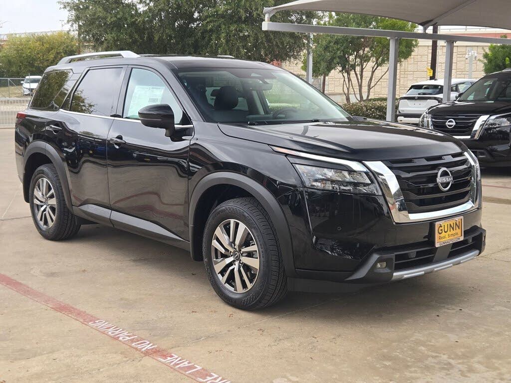 2025 Nissan Pathfinder SL FWD