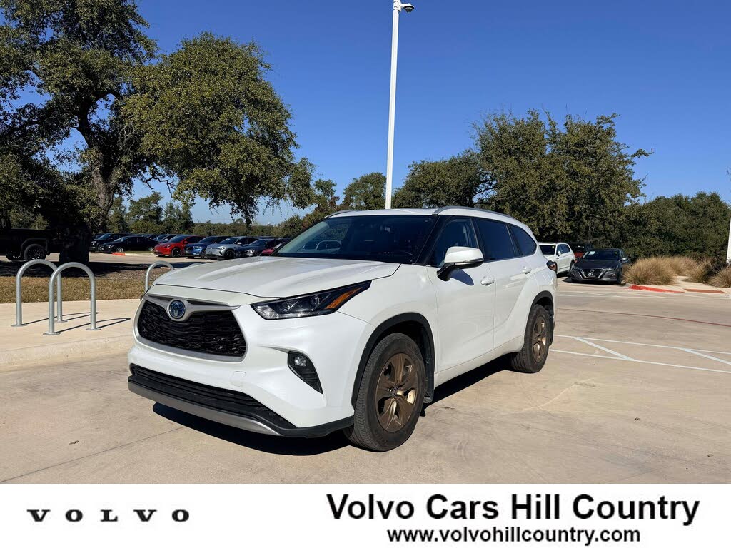 2023 Toyota Highlander Hybrid Bronze Edition FWD