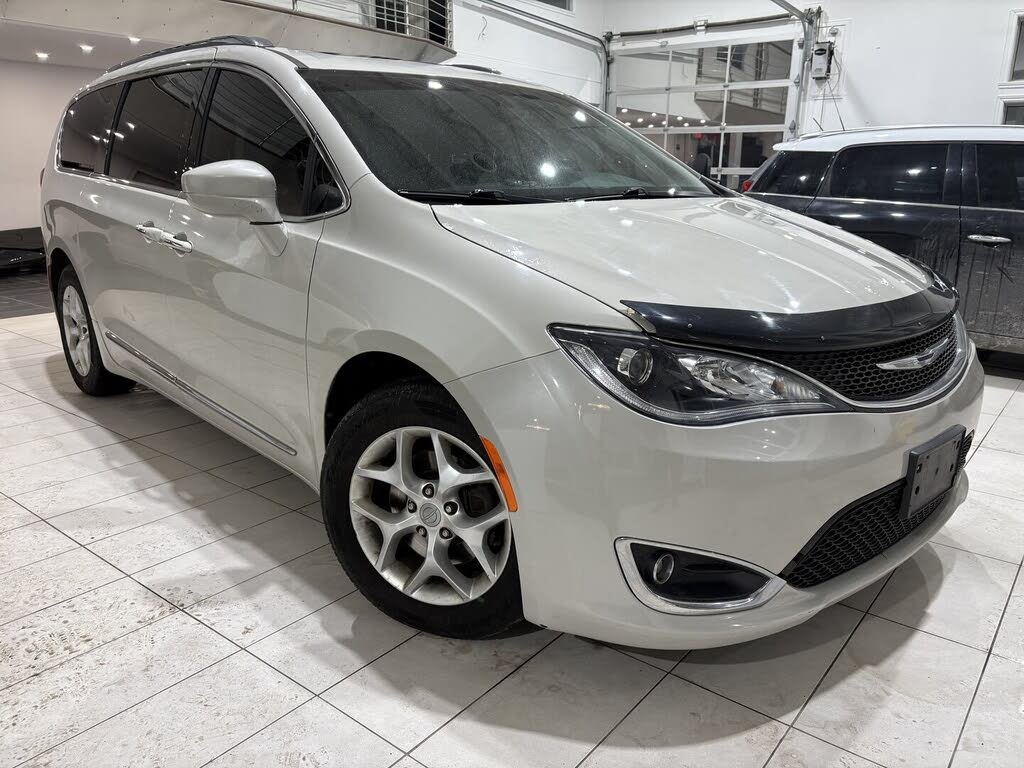 2017 Chrysler Pacifica Touring L Plus FWD