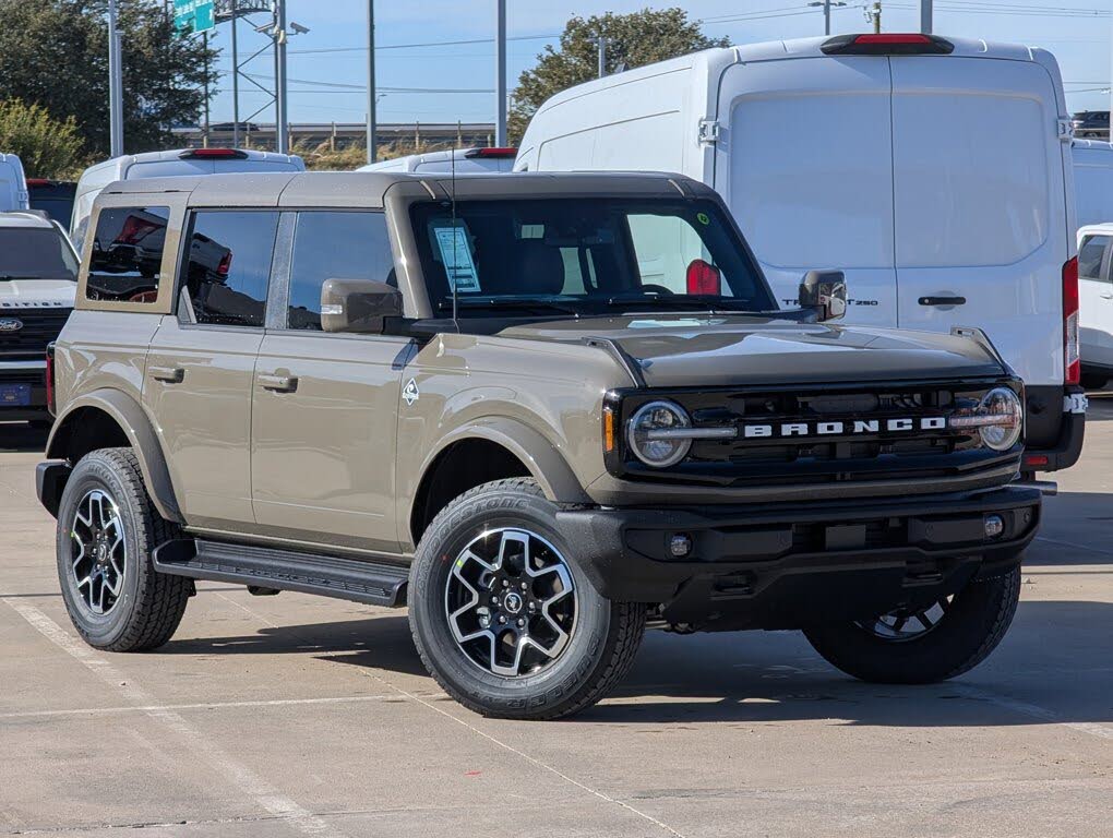 2025 Ford Bronco Outer Banks 4-Door 4WD