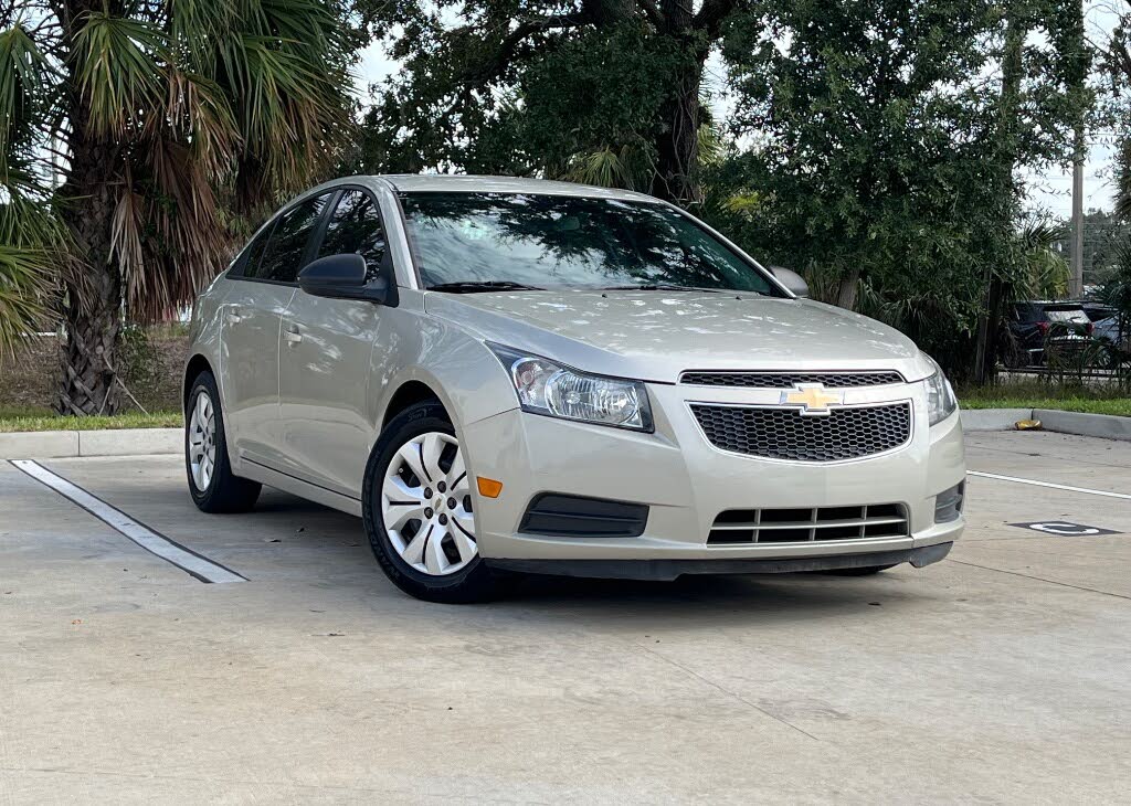 2014 Chevrolet Cruze LS Sedan FWD
