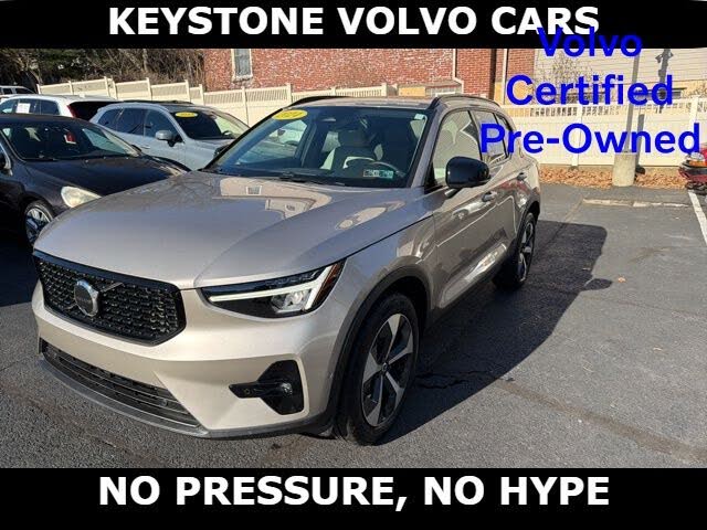 2024 Volvo XC40 B5 Plus Dark Theme AWD