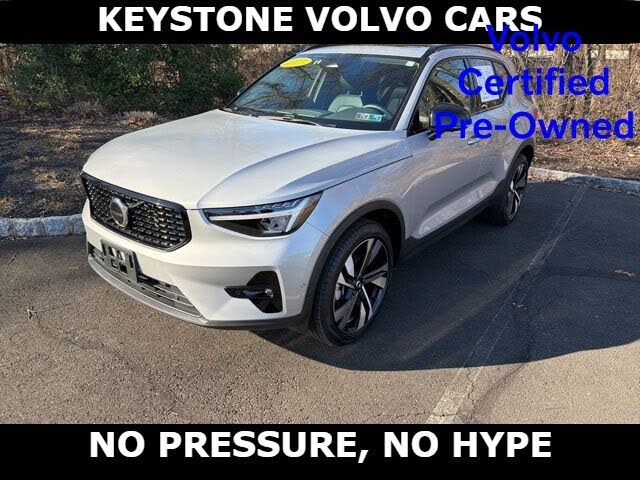 2025 Volvo XC40 B5 Plus Dark Theme AWD