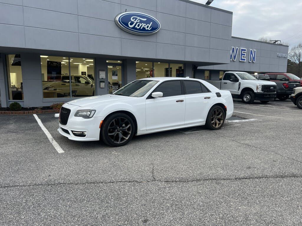 2022 Chrysler 300 Touring L RWD