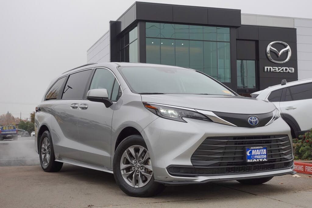 2024 Toyota Sienna LE 8-Passenger FWD