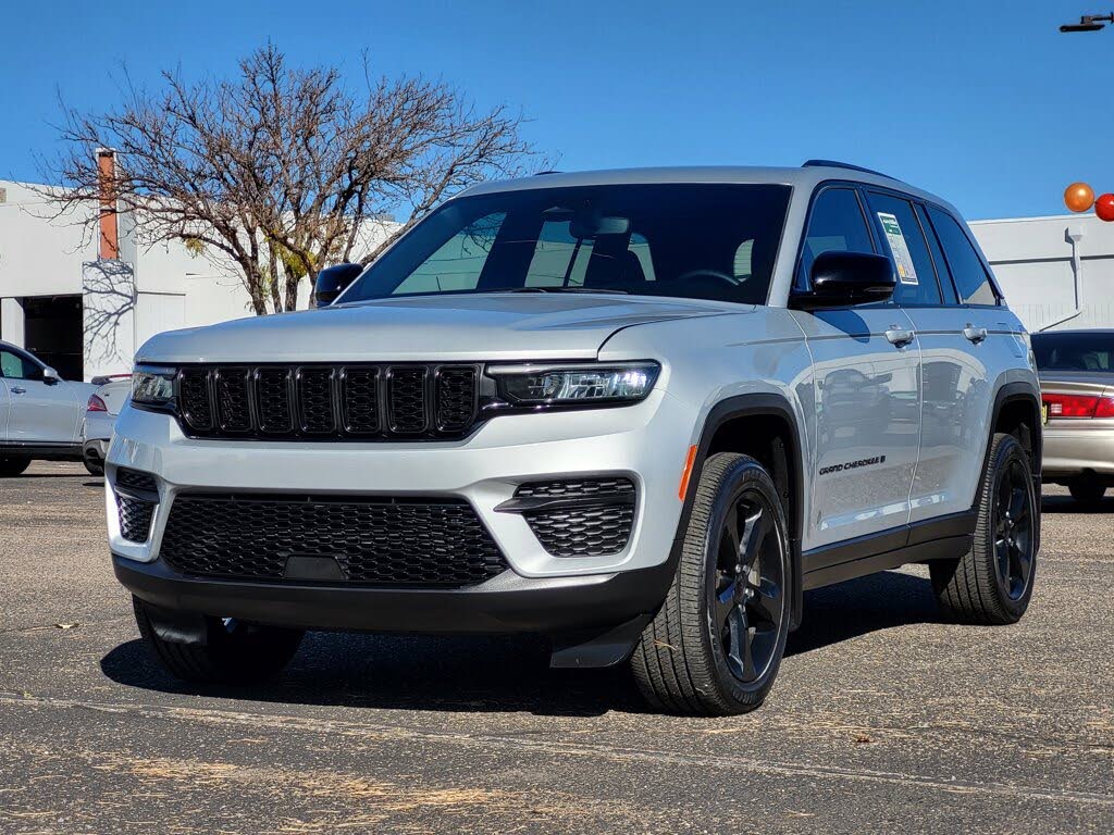 2023 Jeep Grand Cherokee Altitude 4WD