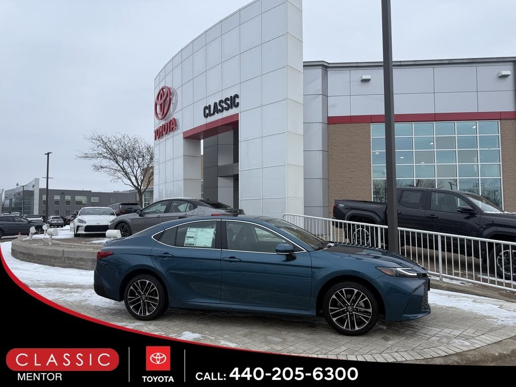 2026 Toyota Camry SE FWD