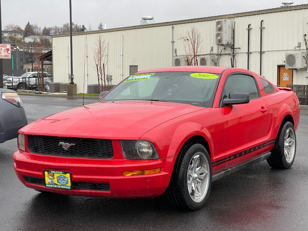 2007 Ford Mustang V6 Deluxe Coupe RWD