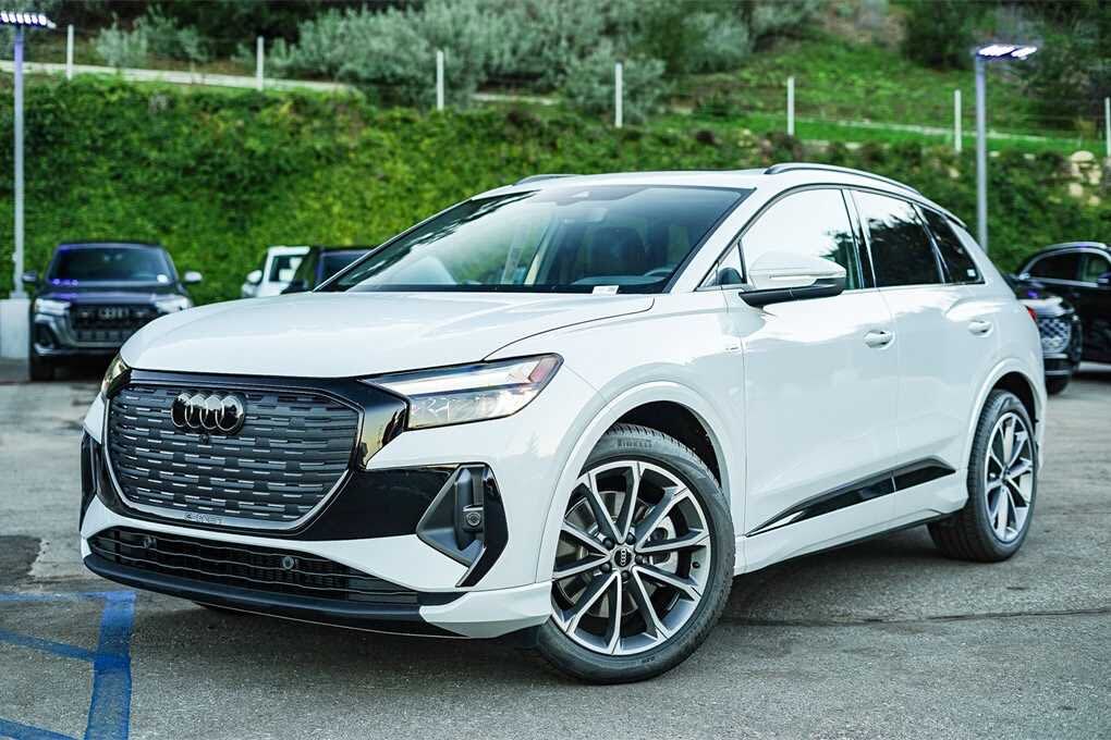 2026 Audi Q4 e-tron quattro Premium 55