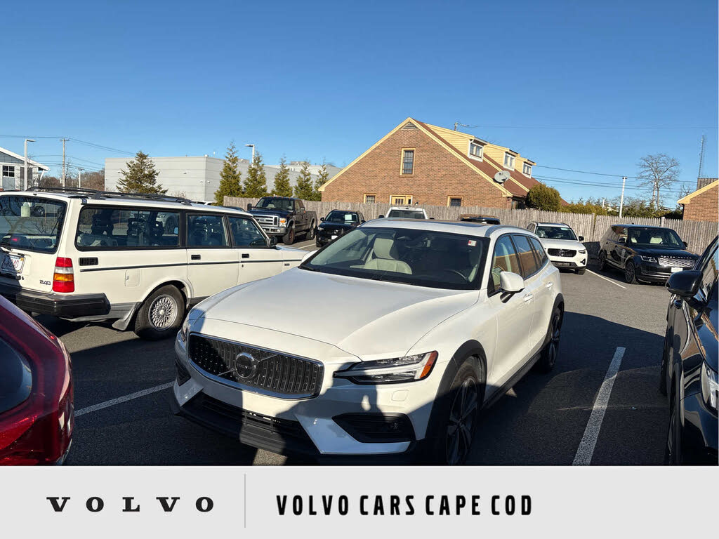 2025 Volvo V60 Cross Country B5 Plus AWD