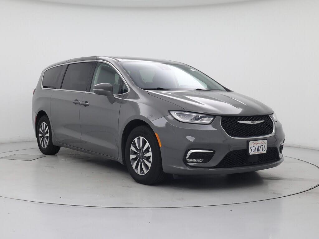 2022 Chrysler Pacifica Hybrid Touring L FWD
