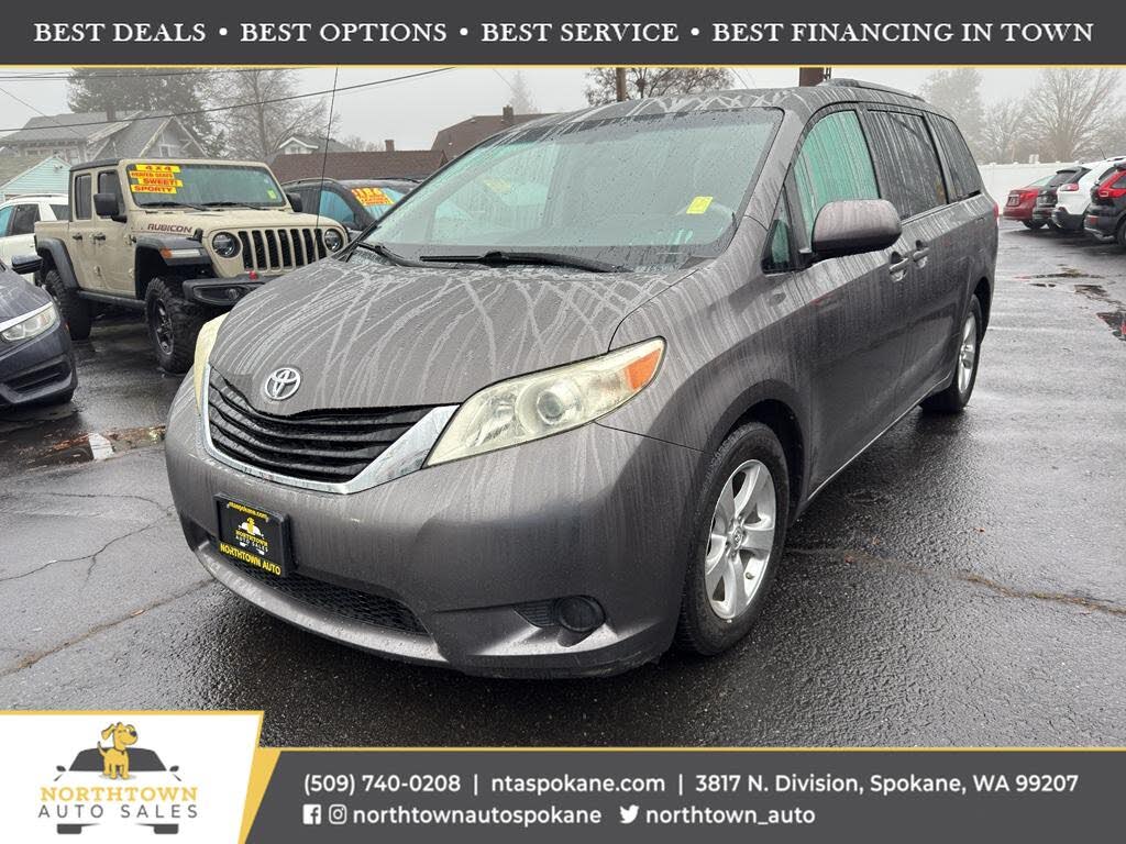 2013 Toyota Sienna LE 7-Passenger