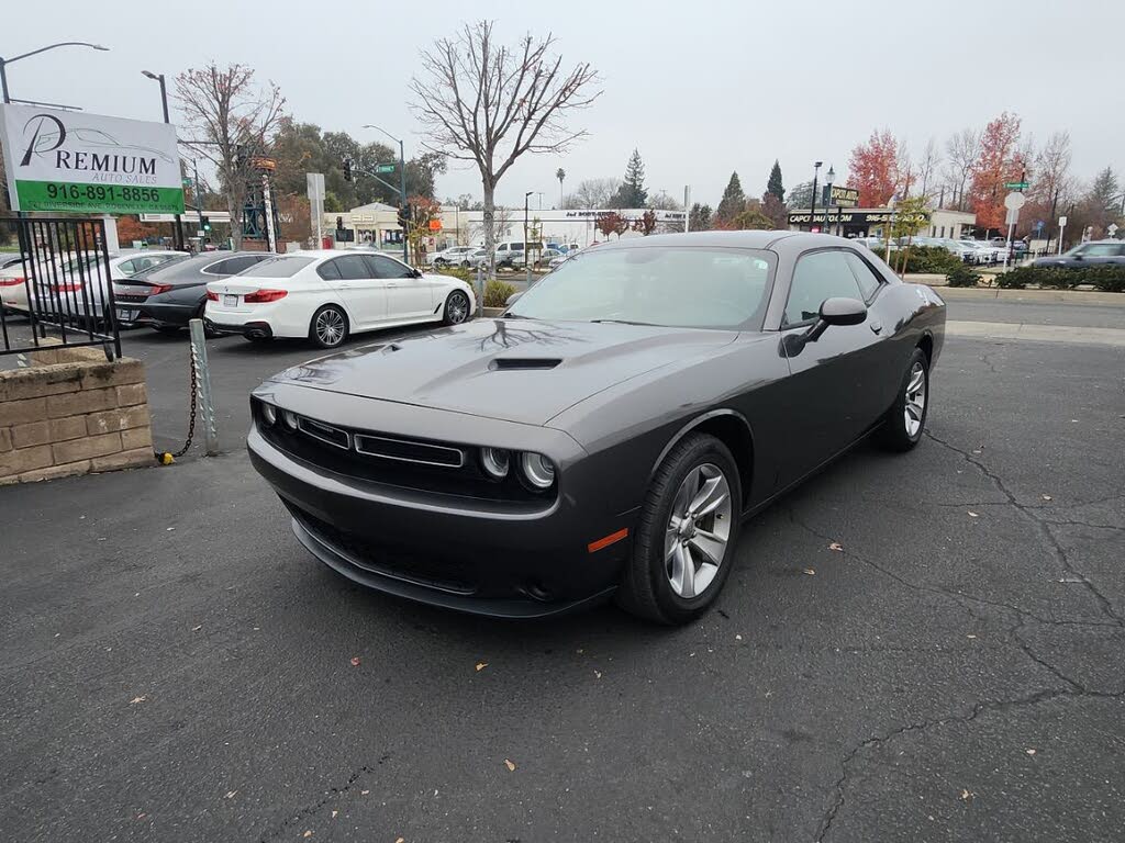 2016 Dodge Challenger SXT RWD