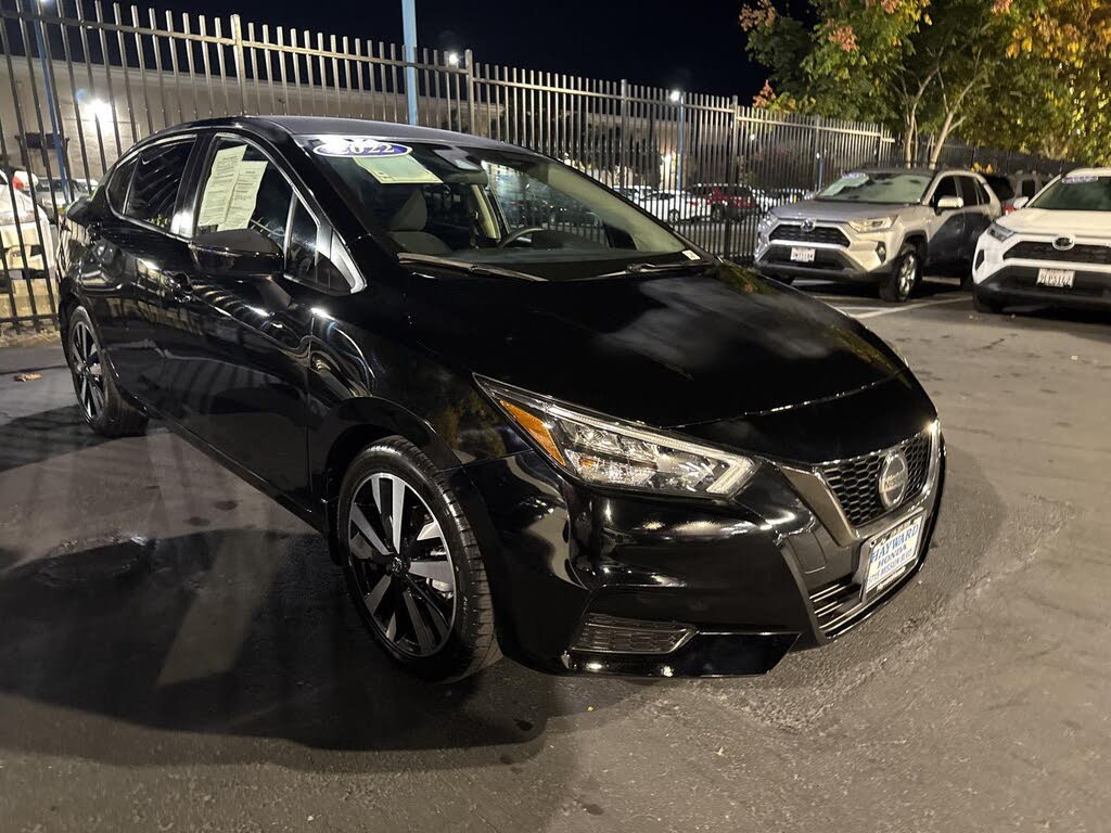 2022 Nissan Versa SR FWD
