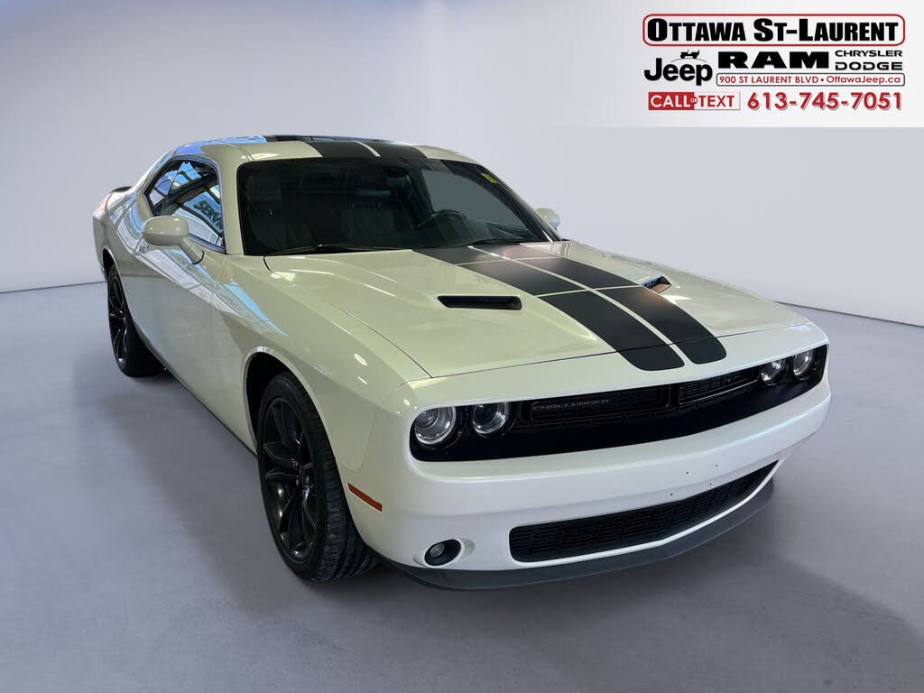2016 Dodge Challenger SXT RWD