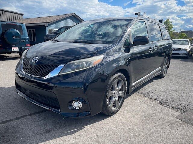 2017 Toyota Sienna SE 8-Passenger FWD