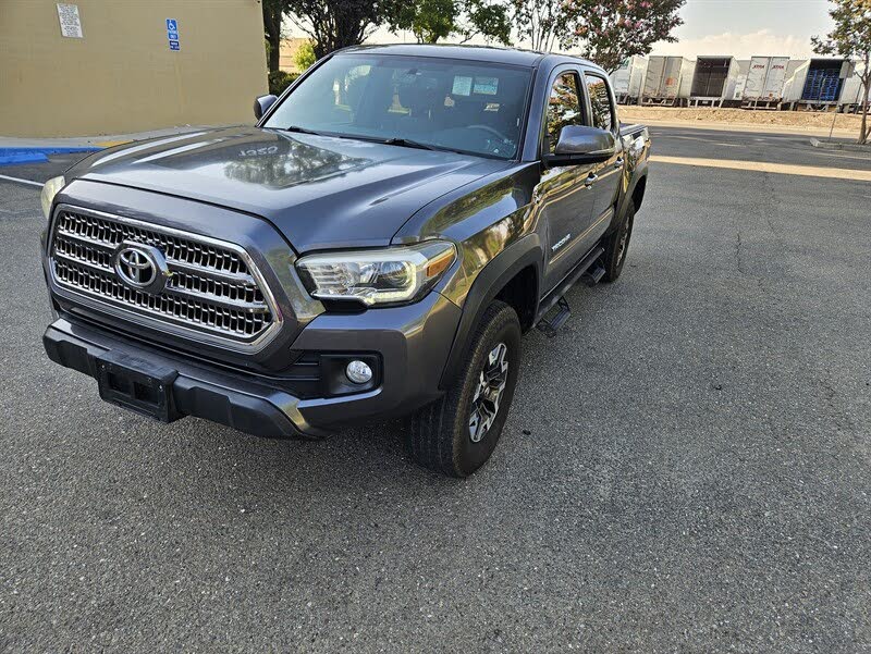 2017 Toyota Tacoma SR5 V6 Double Cab 4WD