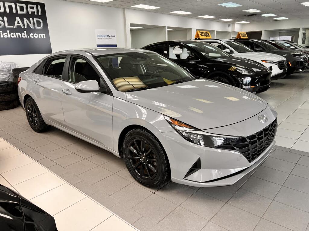 2022 Hyundai Elantra Preferred FWD