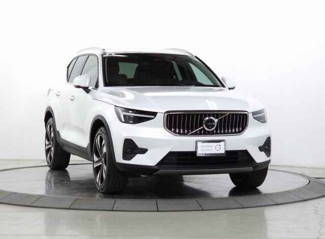 2023 Volvo XC40 B5 Ultimate Bright Theme AWD