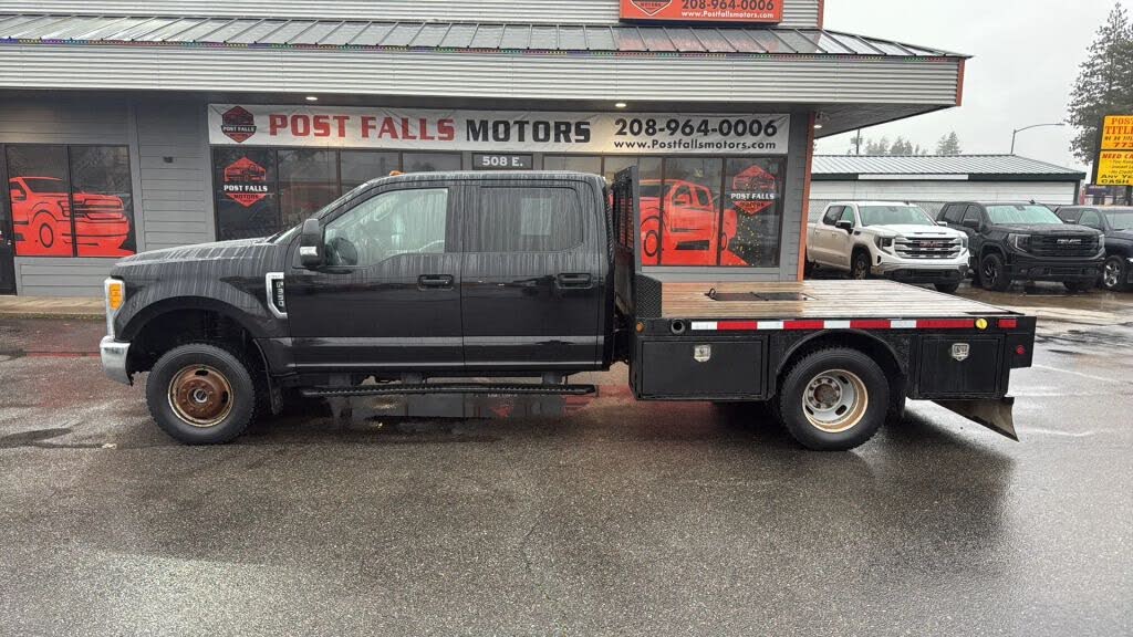 2017 Ford F-350 Super Duty Chassis XLT Crew Cab DRW 4WD