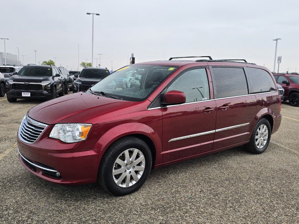 2013 Chrysler Town & Country Touring FWD