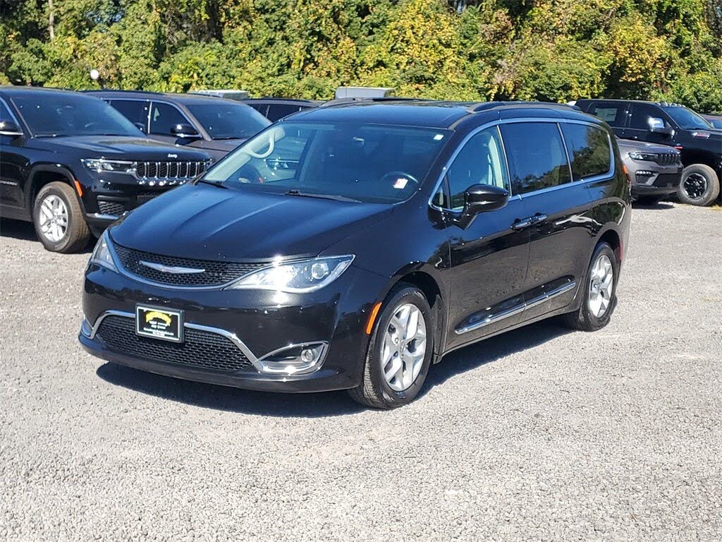 2017 Chrysler Pacifica Touring L FWD