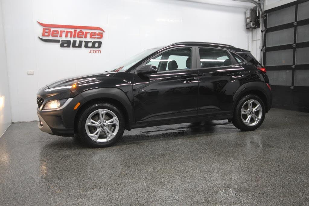 Hyundai Kona Preferred AWD with Sun and Leather Package 2022