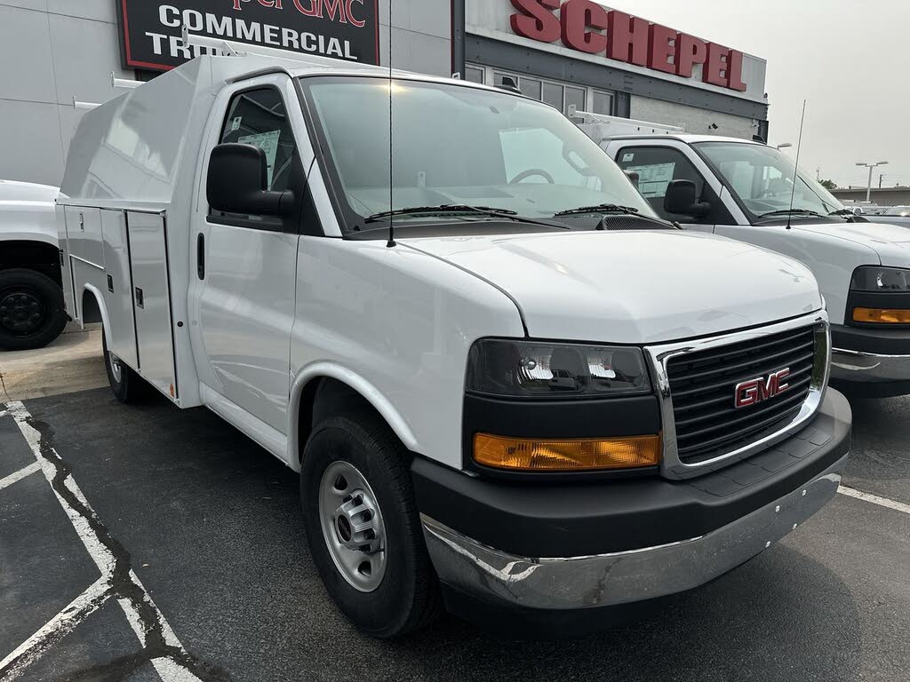 2025 GMC Savana Chassis 3500 139 Cutaway RWD