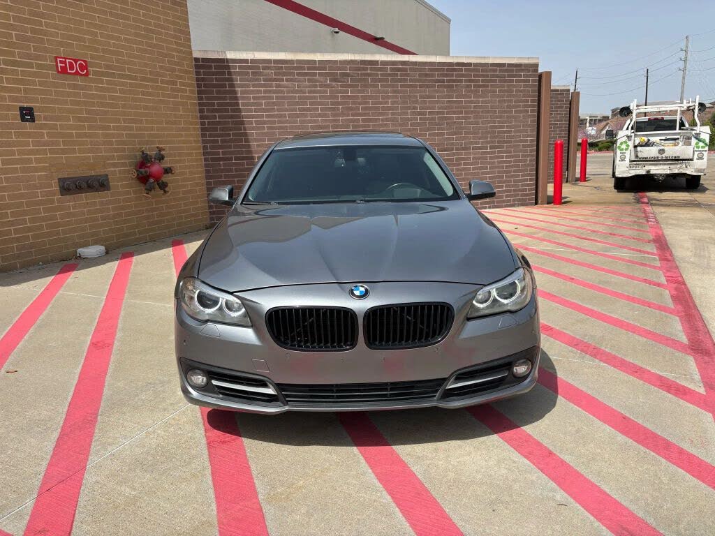 2016 BMW 5 Series 528i Sedan RWD