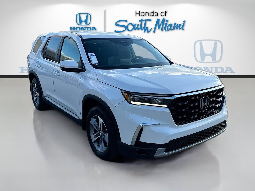 2024 Honda Pilot EX-L AWD with Captains Chairs