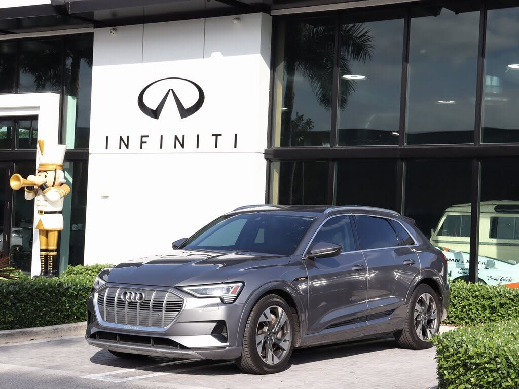 2022 Audi e-tron Premium quattro AWD