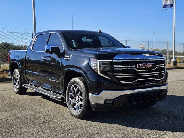 2022 GMC Sierra 1500 SLT Crew Cab 4WD