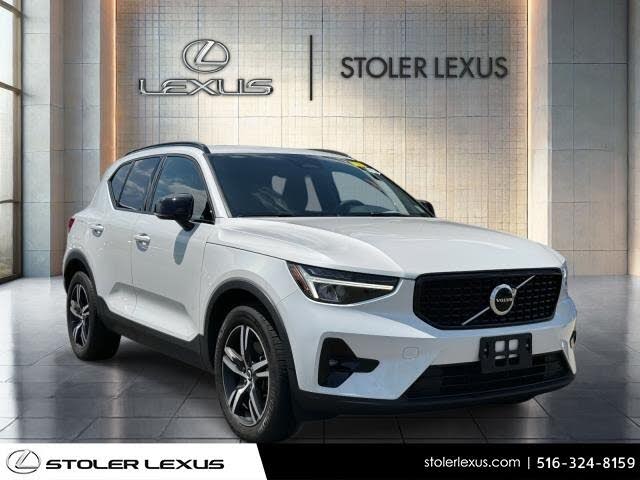 2023 Volvo XC40 B5 Plus Dark Theme AWD