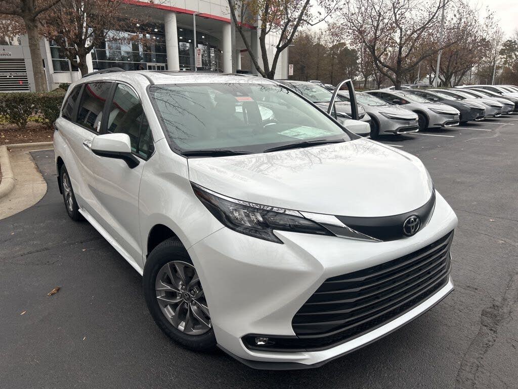 2026 Toyota Sienna XLE 7-Passenger AWD