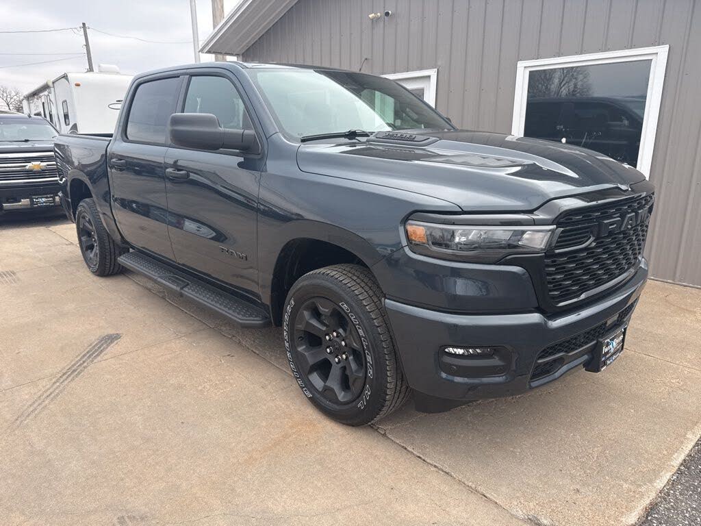 2026 RAM 1500 Express Crew Cab 4WD