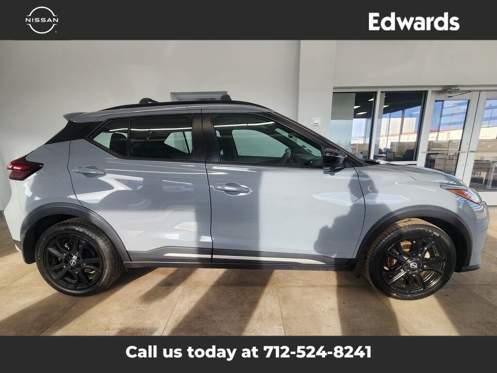 2022 Nissan Kicks SR FWD