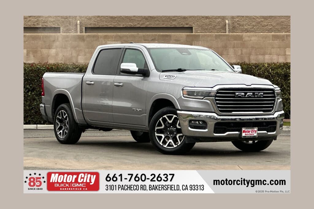 2025 RAM 1500 Laramie Crew Cab 4WD