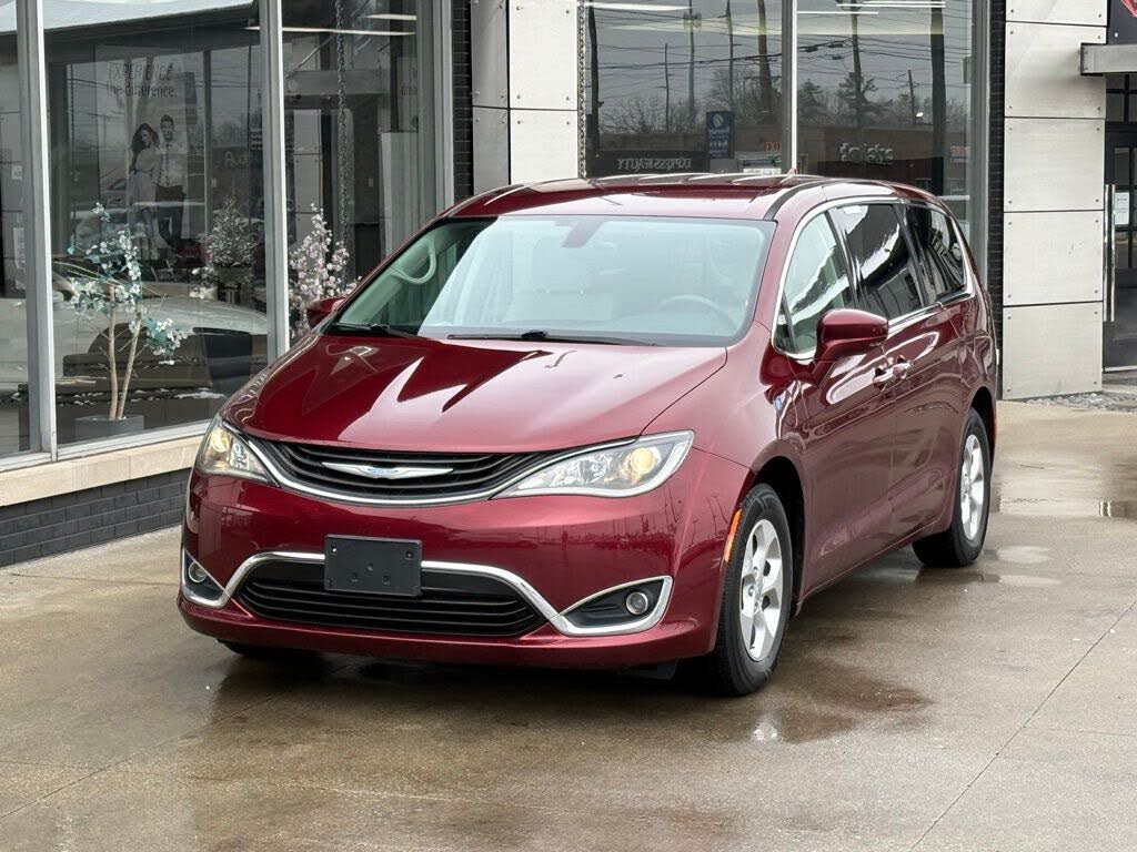 2017 Chrysler Pacifica Hybrid Touring Plus FWD