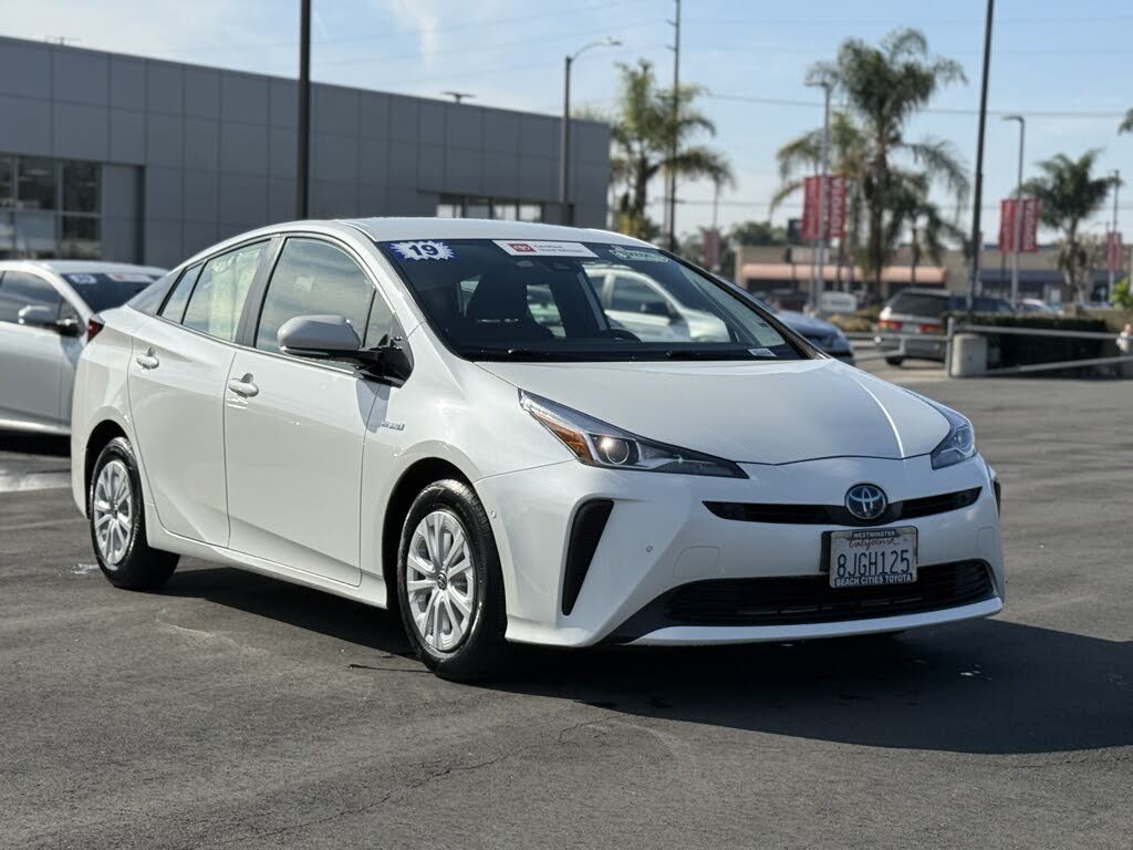 2019 Toyota Prius LE FWD