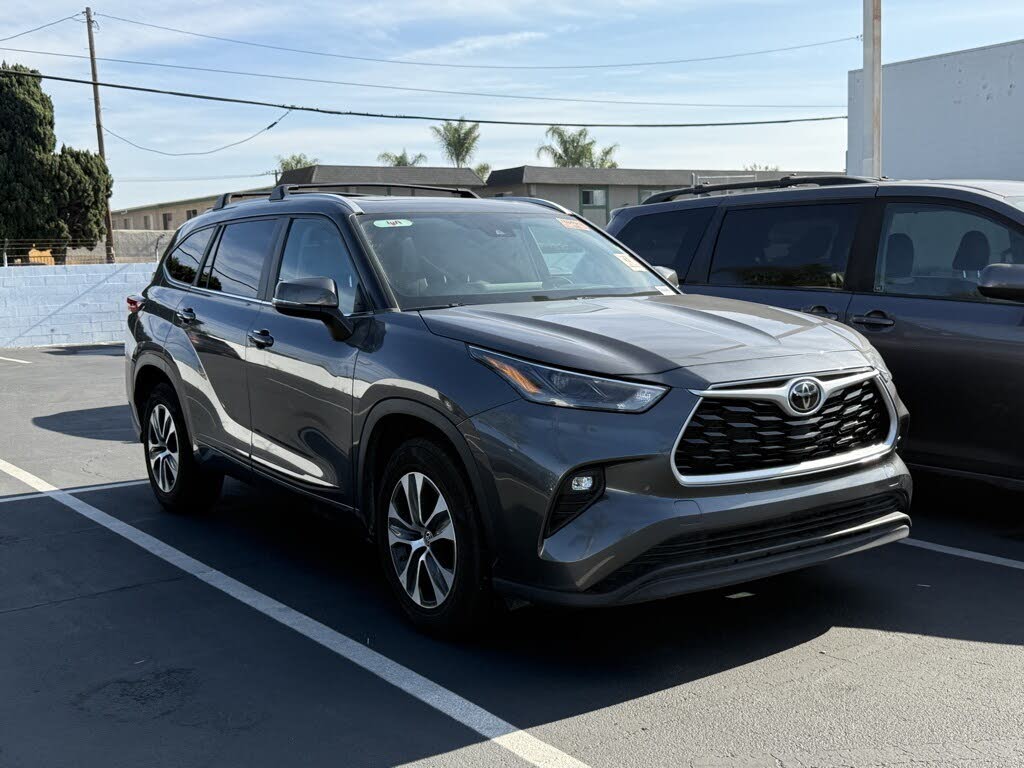 2023 Toyota Highlander XLE FWD